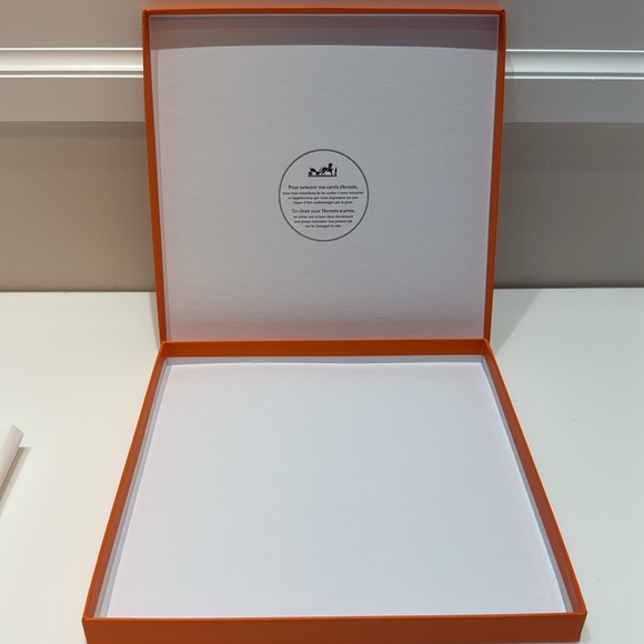 Hermès Orange scarf, baby towel, Gift Box with Ribbon, brand new. - Picture 7 of 9
